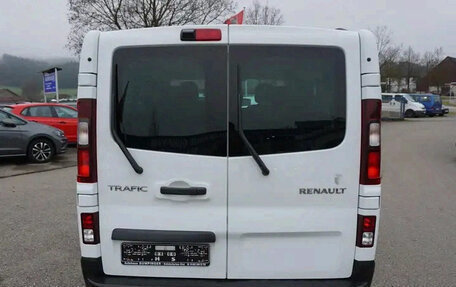 Renault Trafic, 2021 год, 2 300 000 рублей, 5 фотография