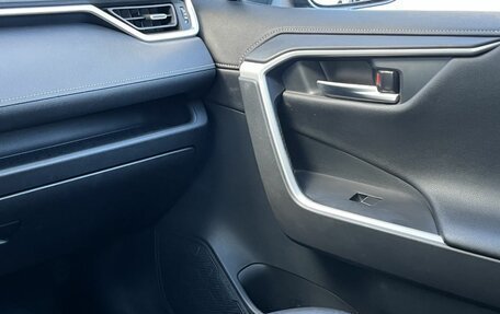 Toyota RAV4, 2020 год, 3 300 000 рублей, 14 фотография