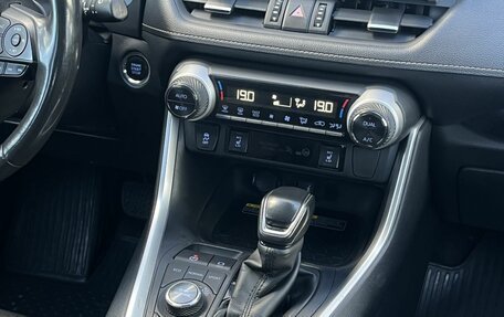 Toyota RAV4, 2020 год, 3 300 000 рублей, 13 фотография