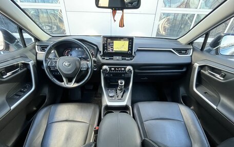 Toyota RAV4, 2020 год, 3 300 000 рублей, 10 фотография