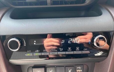 Toyota Yaris Cross, 2022 год, 1 690 000 рублей, 10 фотография