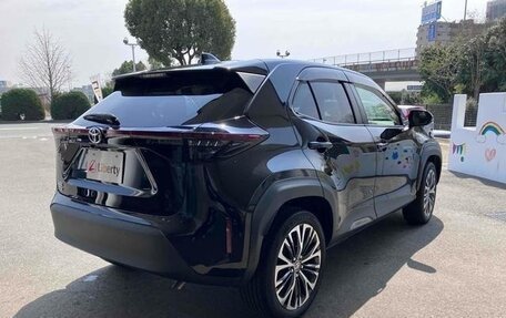 Toyota Yaris Cross, 2022 год, 1 690 000 рублей, 6 фотография