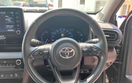 Toyota Yaris Cross, 2022 год, 1 690 000 рублей, 13 фотография