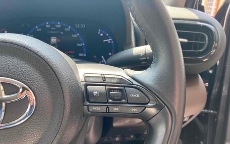 Toyota Yaris Cross, 2022 год, 1 690 000 рублей, 14 фотография