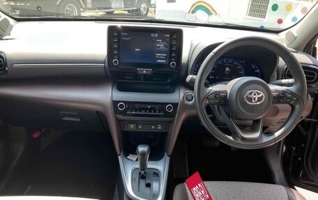 Toyota Yaris Cross, 2022 год, 1 690 000 рублей, 11 фотография