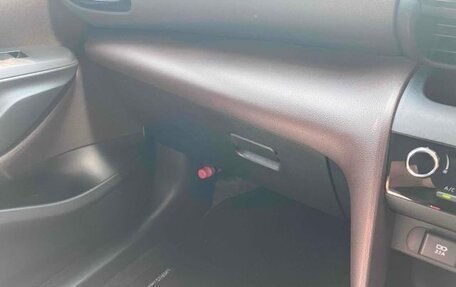 Toyota Yaris Cross, 2022 год, 1 690 000 рублей, 19 фотография