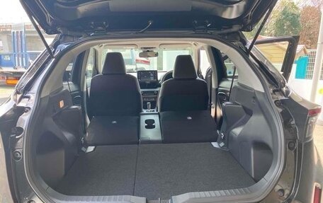 Toyota Yaris Cross, 2022 год, 1 690 000 рублей, 24 фотография