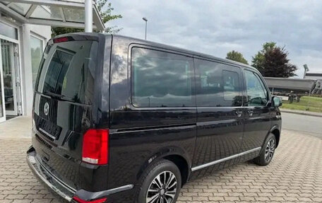 Volkswagen Multivan T6 рестайлинг, 2021 год, 5 300 000 рублей, 9 фотография