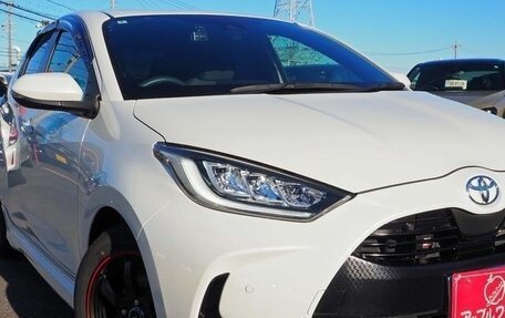 Toyota Yaris, 2022 год, 1 195 000 рублей, 5 фотография