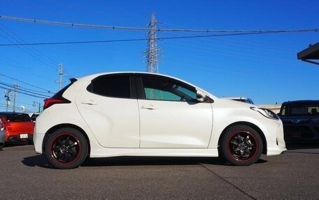 Toyota Yaris, 2022 год, 1 195 000 рублей, 4 фотография