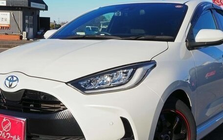 Toyota Yaris, 2022 год, 1 195 000 рублей, 6 фотография