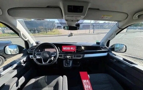 Volkswagen Multivan T6 рестайлинг, 2021 год, 5 300 000 рублей, 12 фотография