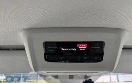 Volkswagen Multivan T6 рестайлинг, 2021 год, 5 300 000 рублей, 13 фотография