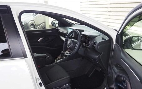 Toyota Yaris, 2022 год, 1 195 000 рублей, 15 фотография