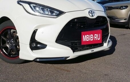Toyota Yaris, 2022 год, 1 195 000 рублей, 10 фотография