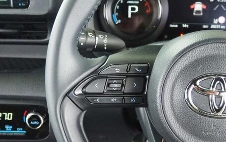 Toyota Yaris, 2022 год, 1 195 000 рублей, 17 фотография