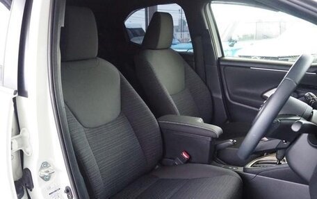 Toyota Yaris, 2022 год, 1 195 000 рублей, 21 фотография