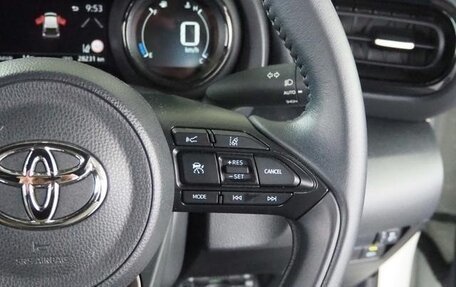 Toyota Yaris, 2022 год, 1 195 000 рублей, 18 фотография