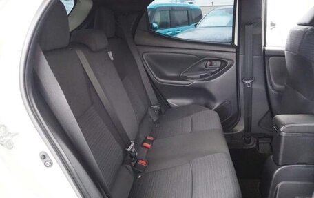 Toyota Yaris, 2022 год, 1 195 000 рублей, 23 фотография