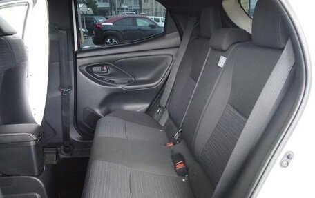 Toyota Yaris, 2022 год, 1 195 000 рублей, 24 фотография