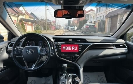 Toyota Camry, 2018 год, 2 465 000 рублей, 10 фотография