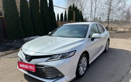 Toyota Camry, 2018 год, 2 465 000 рублей, 2 фотография