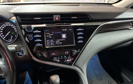 Toyota Camry, 2018 год, 2 465 000 рублей, 17 фотография