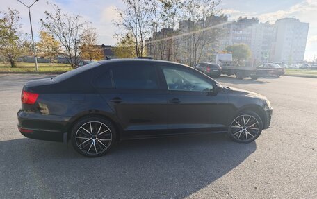 Volkswagen Jetta VI, 2011 год, 1 000 000 рублей, 12 фотография