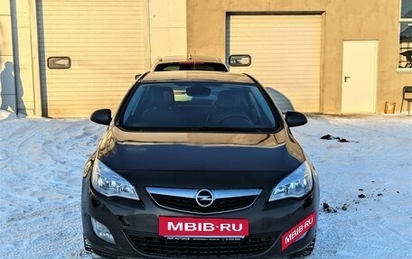 Opel Astra J, 2011 год, 530 000 рублей, 2 фотография
