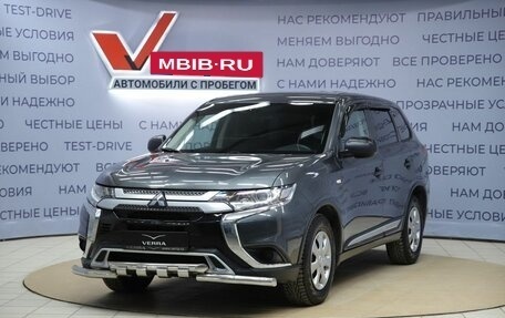 Mitsubishi Outlander III рестайлинг 3, 2018 год, 1 850 000 рублей, 1 фотография