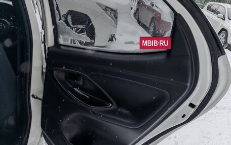 Toyota Yaris, 2021 год, 1 100 000 рублей, 6 фотография