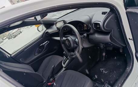 Toyota Yaris, 2021 год, 1 100 000 рублей, 13 фотография