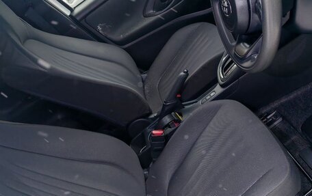 Toyota Yaris, 2021 год, 1 100 000 рублей, 12 фотография