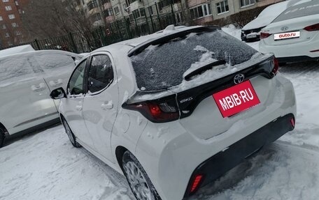 Toyota Yaris, 2021 год, 1 100 000 рублей, 9 фотография