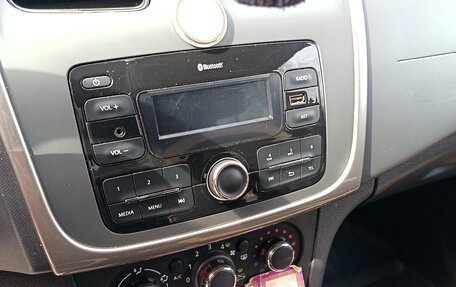 Renault Sandero II рестайлинг, 2020 год, 1 250 000 рублей, 2 фотография