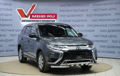 Mitsubishi Outlander III рестайлинг 3, 2018 год, 1 850 000 рублей, 3 фотография
