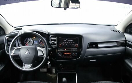 Mitsubishi Outlander III рестайлинг 3, 2018 год, 1 850 000 рублей, 13 фотография