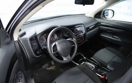 Mitsubishi Outlander III рестайлинг 3, 2018 год, 1 850 000 рублей, 9 фотография