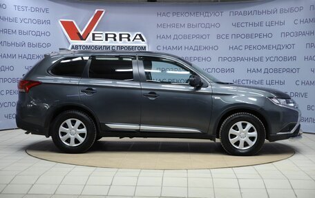Mitsubishi Outlander III рестайлинг 3, 2018 год, 1 850 000 рублей, 4 фотография