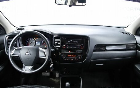 Mitsubishi Outlander III рестайлинг 3, 2018 год, 1 850 000 рублей, 14 фотография