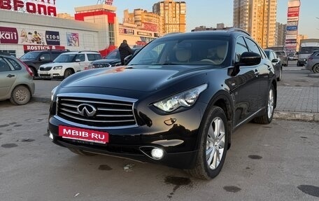 Infiniti QX70, 2014 год, 3 300 000 рублей, 13 фотография