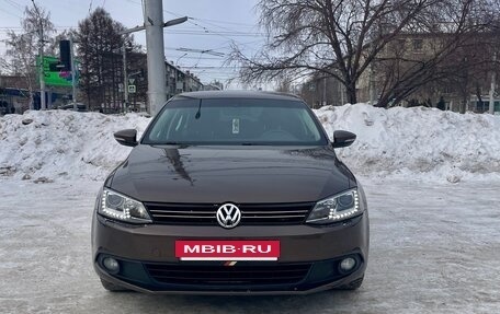 Volkswagen Jetta VI, 2013 год, 770 000 рублей, 2 фотография