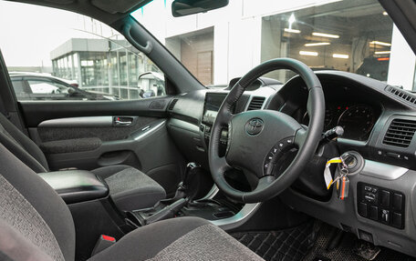 Toyota Land Cruiser Prado 120 рестайлинг, 2003 год, 1 849 000 рублей, 13 фотография