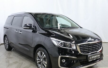 KIA Carnival III, 2018 год, 2 320 000 рублей, 3 фотография