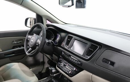 KIA Carnival III, 2018 год, 2 320 000 рублей, 10 фотография