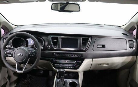 KIA Carnival III, 2018 год, 2 320 000 рублей, 12 фотография