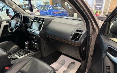 Toyota Land Cruiser Prado 150 рестайлинг 2, 2019 год, 7 299 900 рублей, 12 фотография