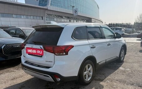 Mitsubishi Outlander III рестайлинг 3, 2018 год, 1 420 000 рублей, 5 фотография
