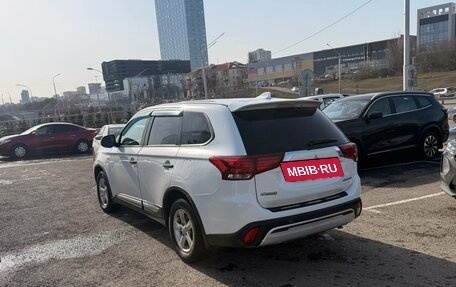 Mitsubishi Outlander III рестайлинг 3, 2018 год, 1 420 000 рублей, 3 фотография
