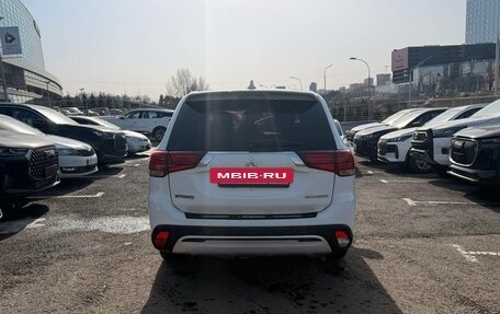 Mitsubishi Outlander III рестайлинг 3, 2018 год, 1 420 000 рублей, 4 фотография